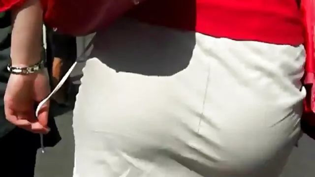 XXX geen registratie  Een buste hoer werkt met geld in haar kutje. xxx p0rn0