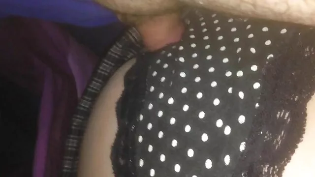 XXX geen registratie  Een rondborstig meisje die iemand neukt. gratis xnxx