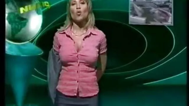 XXX geen registratie  Schoonheidspolitie sexfilm pijpen die plezier hebben met gevangene