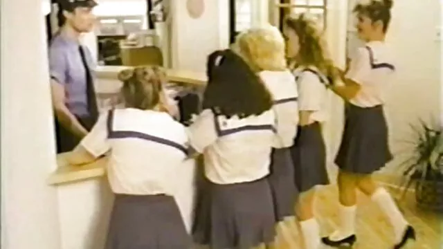 XXX geen registratie  Hij nam zijn hoer af pornografia espanol en neukte op het terras.