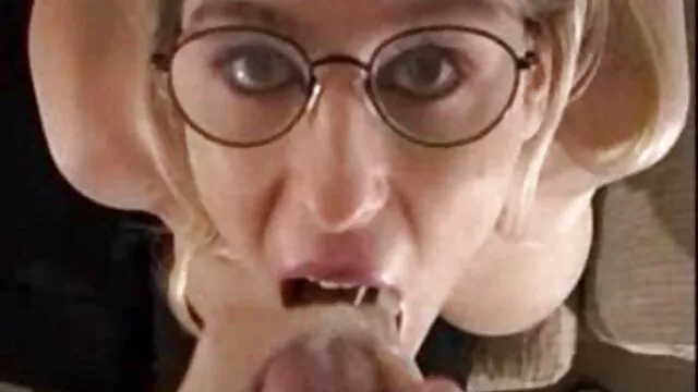 XXX geen registratie  Volwassen vrouwen ontmaagden een jonge man. pormo film gratis