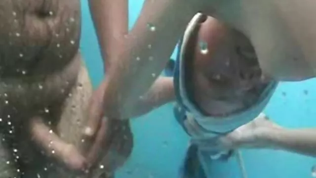 XXX geen registratie  Meisje springt op penis man likt de ponos en hd vagina van haar vriendin