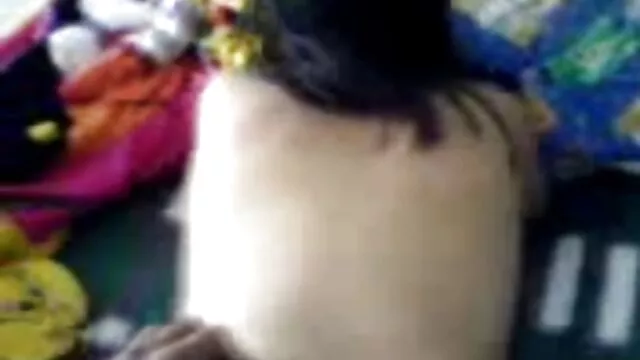 XXX geen registratie  Meisje dat geld geeft in een openbaar toilet youtube video porno xxx