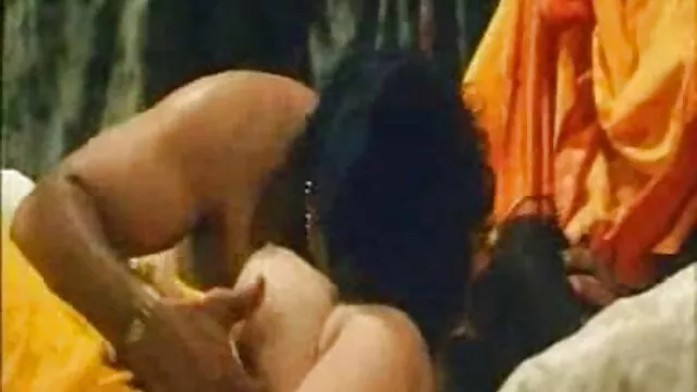 XXX geen registratie  Schoonheid Valentina geeft zich arabische seksfilms over aan een man.