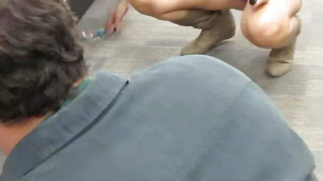 XXX geen registratie  Kale mannen met hete seks cam 4 porno met een Aziaat in olie op de massagetafel