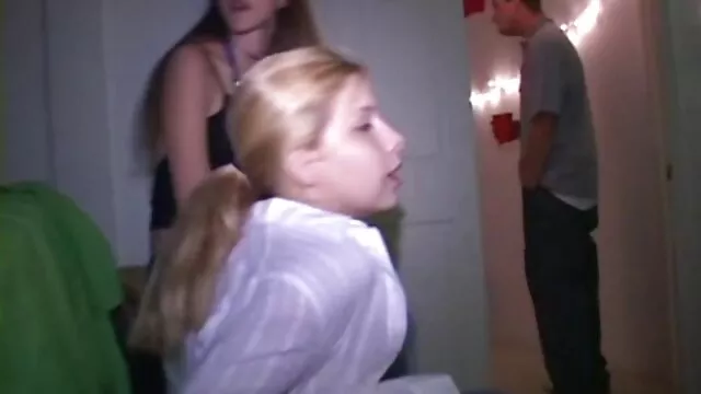 XXX geen registratie  Meisje please gratis sex films nl haar vriend met anale seks