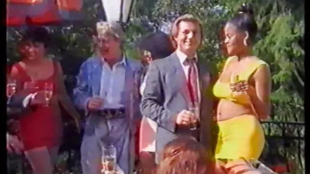 XXX geen registratie  Meisje dat sperma drinkt verdiend door retube filme porno gratis een menigte mannen