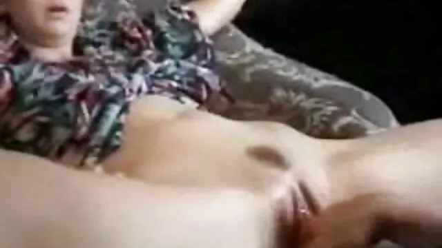 XXX geen registratie  Blondje wacht op filme porno gratis complete een hete pik.
