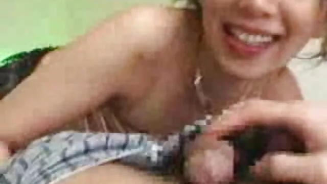 XXX geen registratie  Hete brunette zuigt dikke lul haar tube gratis porno vriend