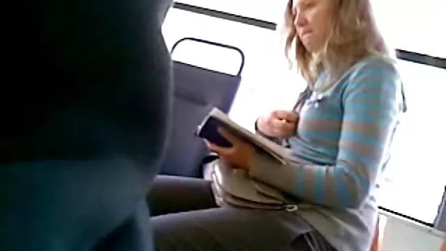 XXX geen registratie  Geile slet tiener sex films wordt geneukt door een taxichauffeur.