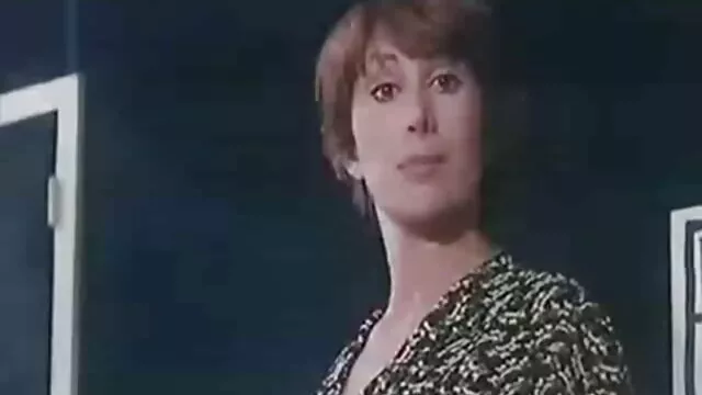 XXX geen registratie  Hete brunette voelt een grote lul in haar kont pornoleuwe