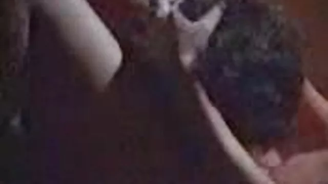 XXX geen registratie  Donkerharige Coquette gratis sexfilms vraagt om lange seks.