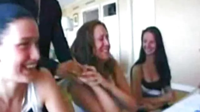 XXX geen registratie  Een huishoudster betalen voor gepassioneerde seks voor de camera. porrn gratis