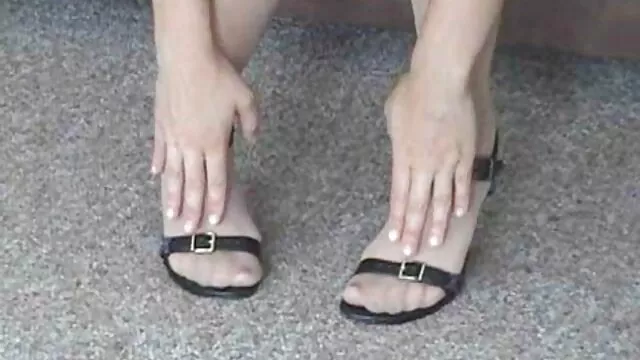 XXX geen registratie  Gespierde ponnos gratis dekhengst geniet van alle bruine haargaten die vol passie zijn