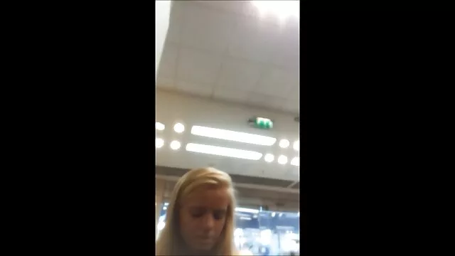 XXX geen registratie  Meisje jonge meisjes sex films zuigt al het sperma van een man