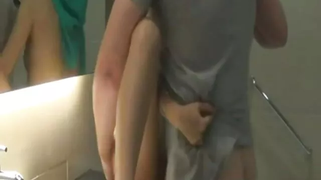 XXX geen registratie  Drie mooie vrouwen ensceneerden een groep lesbische sexfilm orgie seks.