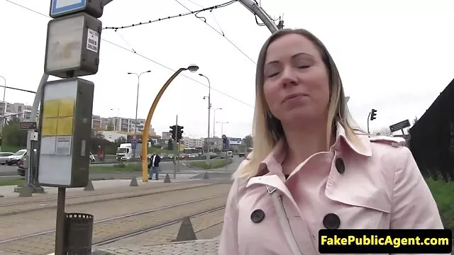 XXX geen registratie  Brunette filme porno hd free reist met de ochtend anus door een slaperige man